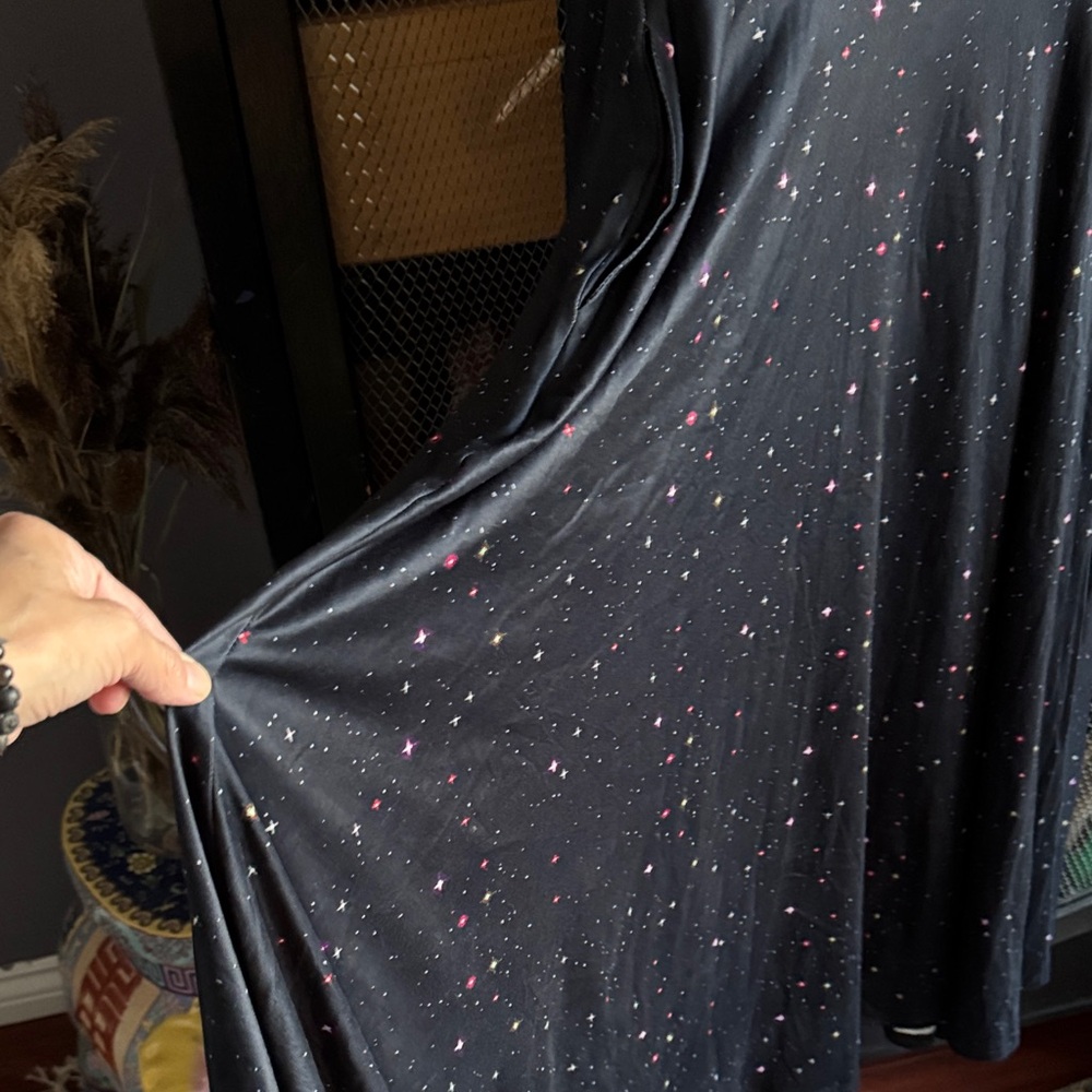Elegant Black Starry Dress - Picture 5 of 6